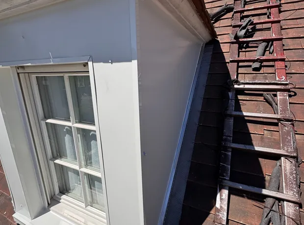Préparation d’un faîtage sur toiture