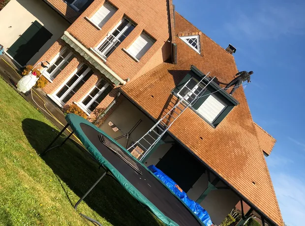 Intervention sur une grande toiture en tuiles